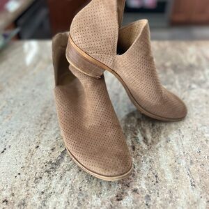 Lucky Brand Brown Perforated Loafers boots shoes slide in boots suede brown tan